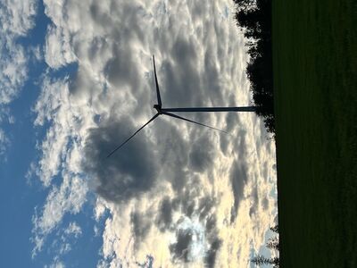 Foto: Sonja Riesner-Hendlmeier, Windkraftanlage Königseiche